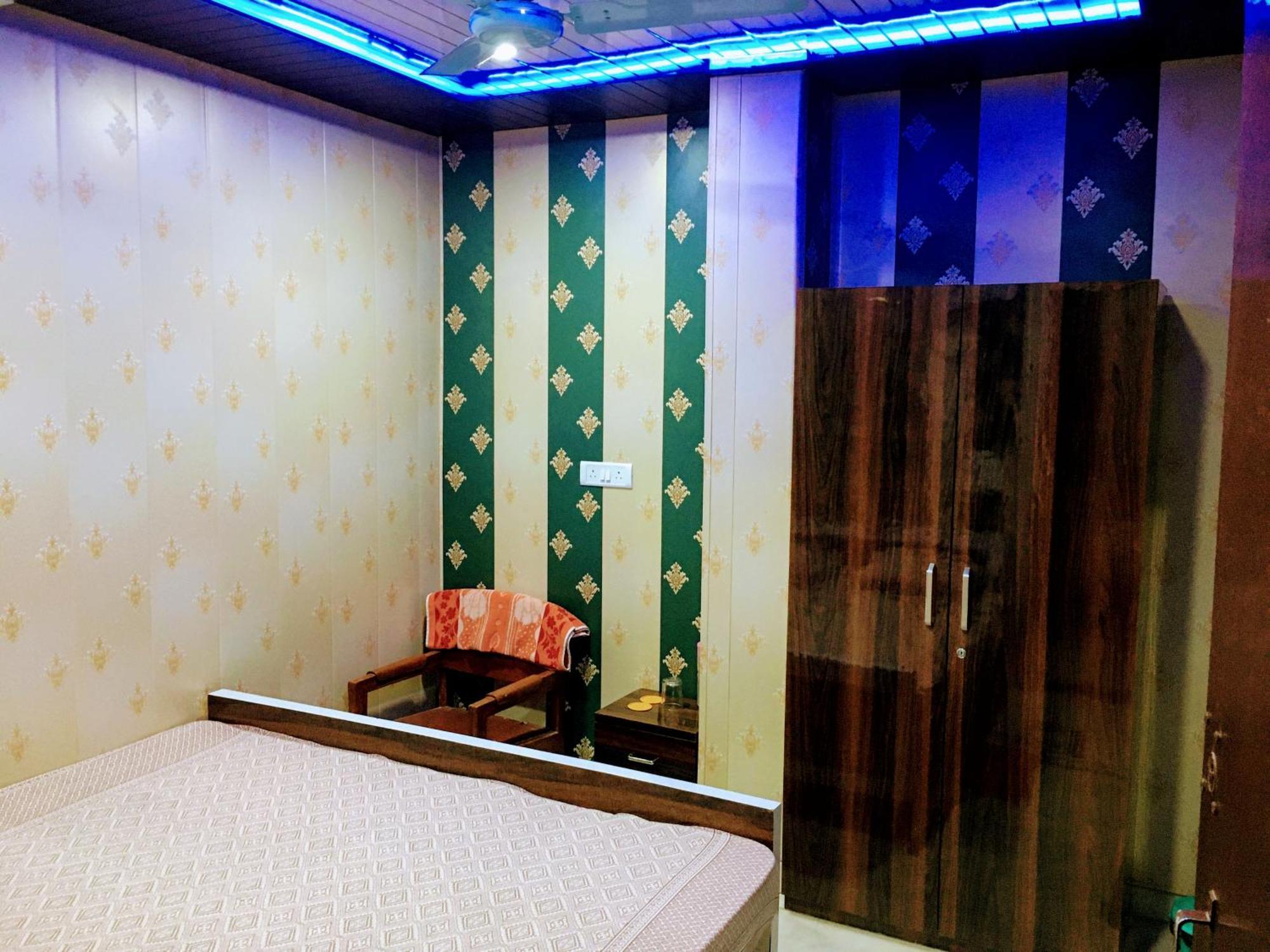 Hotel Raju Homestay Ayodhya 150 Meters From Shree Ram Janmbhoomi Temple 200 Meters From Ayodhya Dham Railway Station Exterior photo