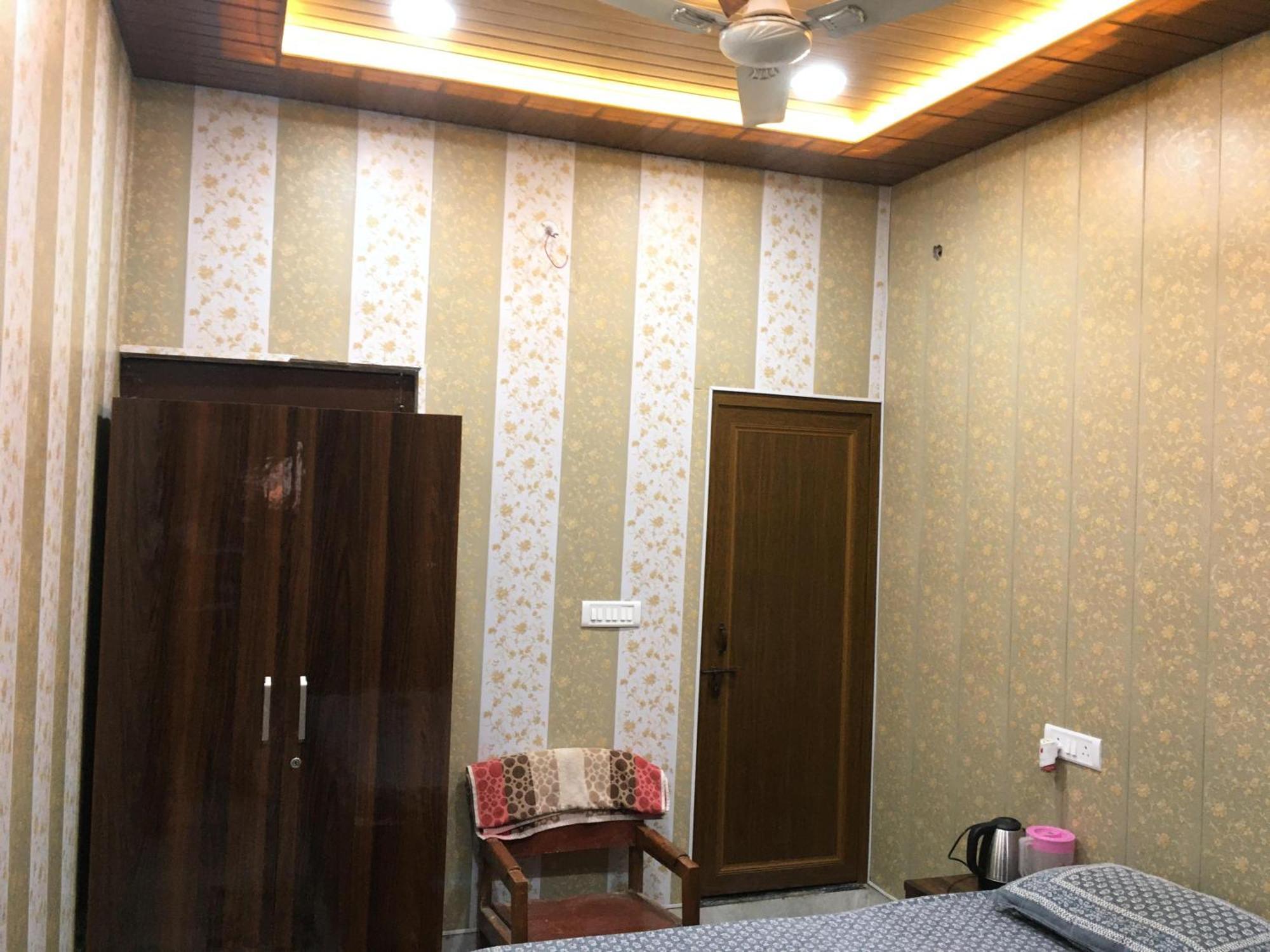 Hotel Raju Homestay Ayodhya 150 Meters From Shree Ram Janmbhoomi Temple 200 Meters From Ayodhya Dham Railway Station Exterior photo