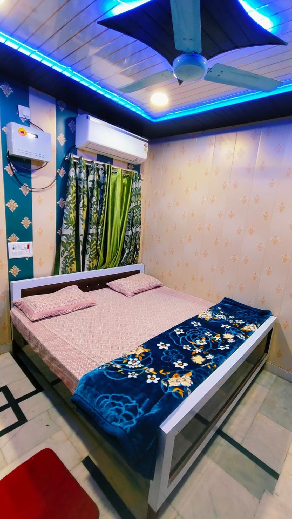 Hotel Raju Homestay Ayodhya 150 Meters From Shree Ram Janmbhoomi Temple 200 Meters From Ayodhya Dham Railway Station Exterior photo