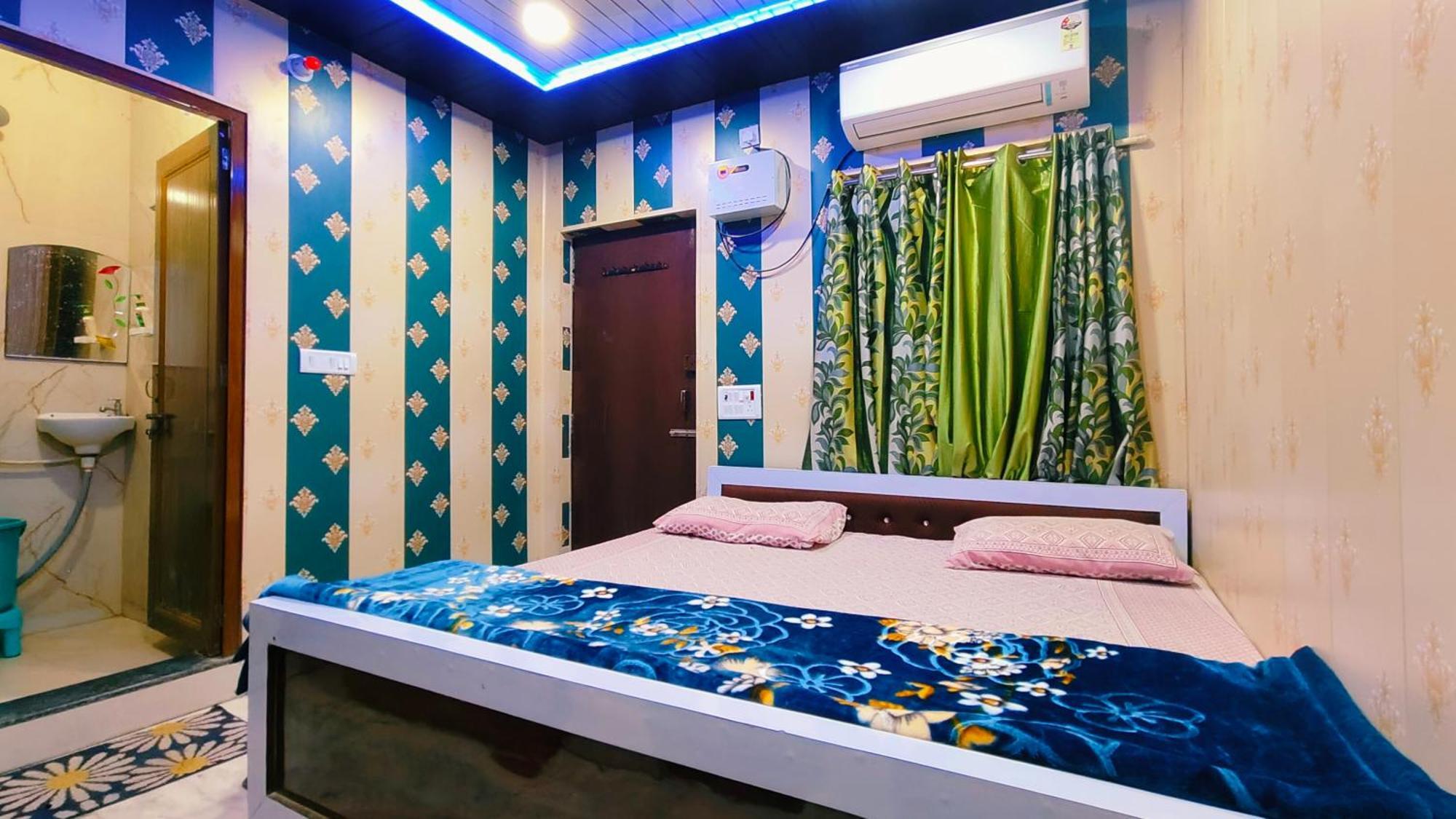 Hotel Raju Homestay Ayodhya 150 Meters From Shree Ram Janmbhoomi Temple 200 Meters From Ayodhya Dham Railway Station Exterior photo