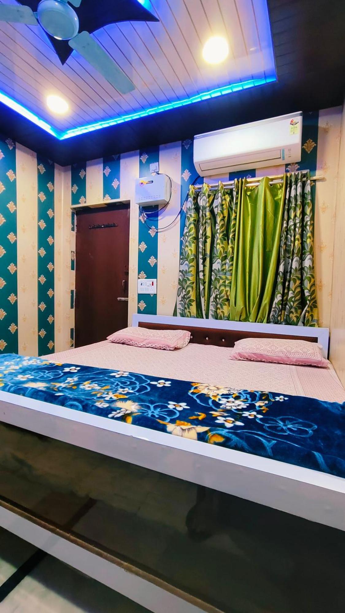 Hotel Raju Homestay Ayodhya 150 Meters From Shree Ram Janmbhoomi Temple 200 Meters From Ayodhya Dham Railway Station Exterior photo
